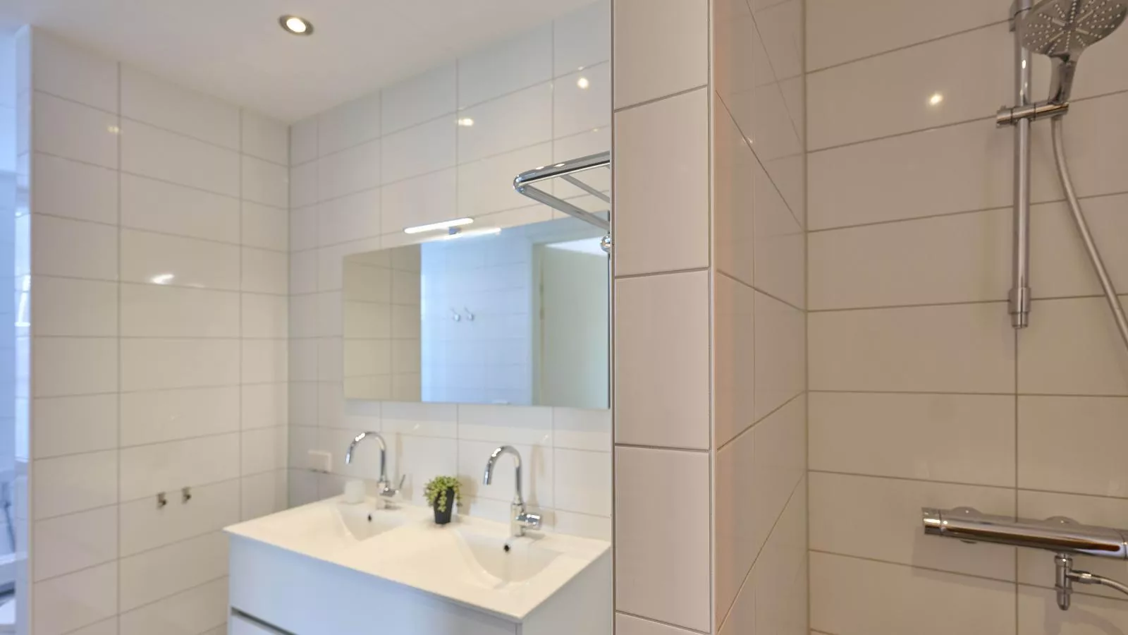 SeaLuxe Residence 27C-Salle de bain