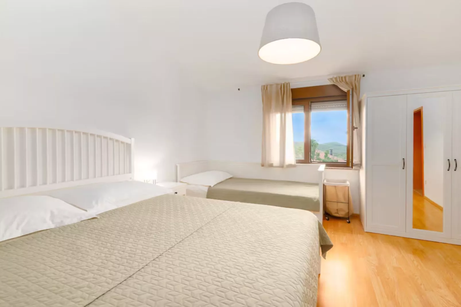 Villa Mima Pool Retreat - Five Bedroom Villa With Pool-Bedroom