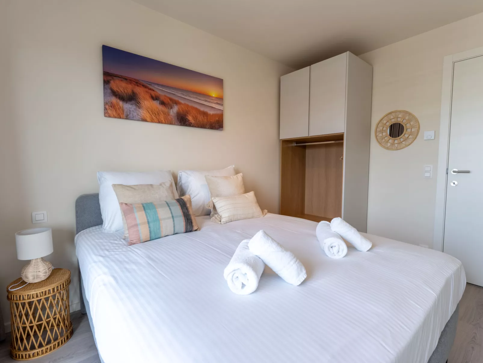 The Waves with parking-Dedans