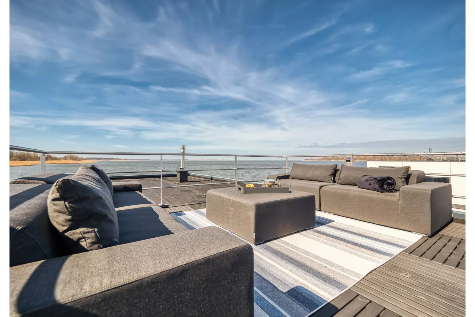 Hausboot in Ribnitz-Damgarten-Terrace balcony