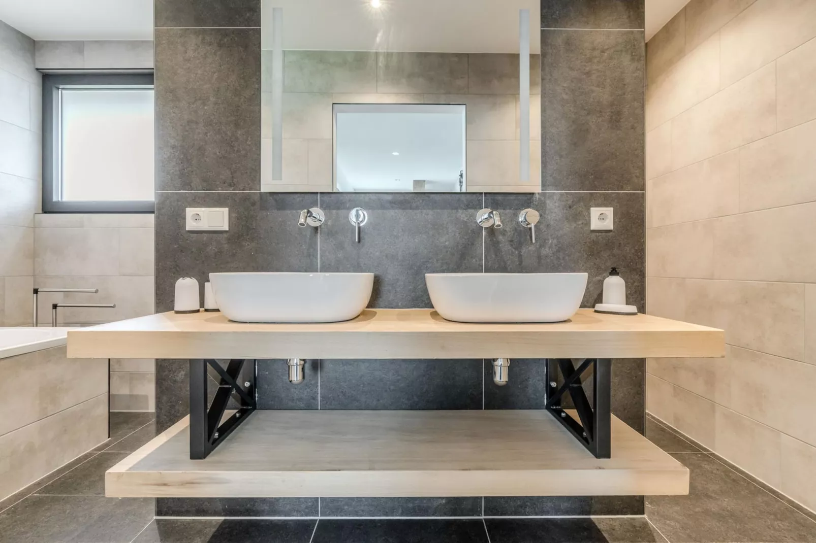 Farm Lodge 669-Bathroom