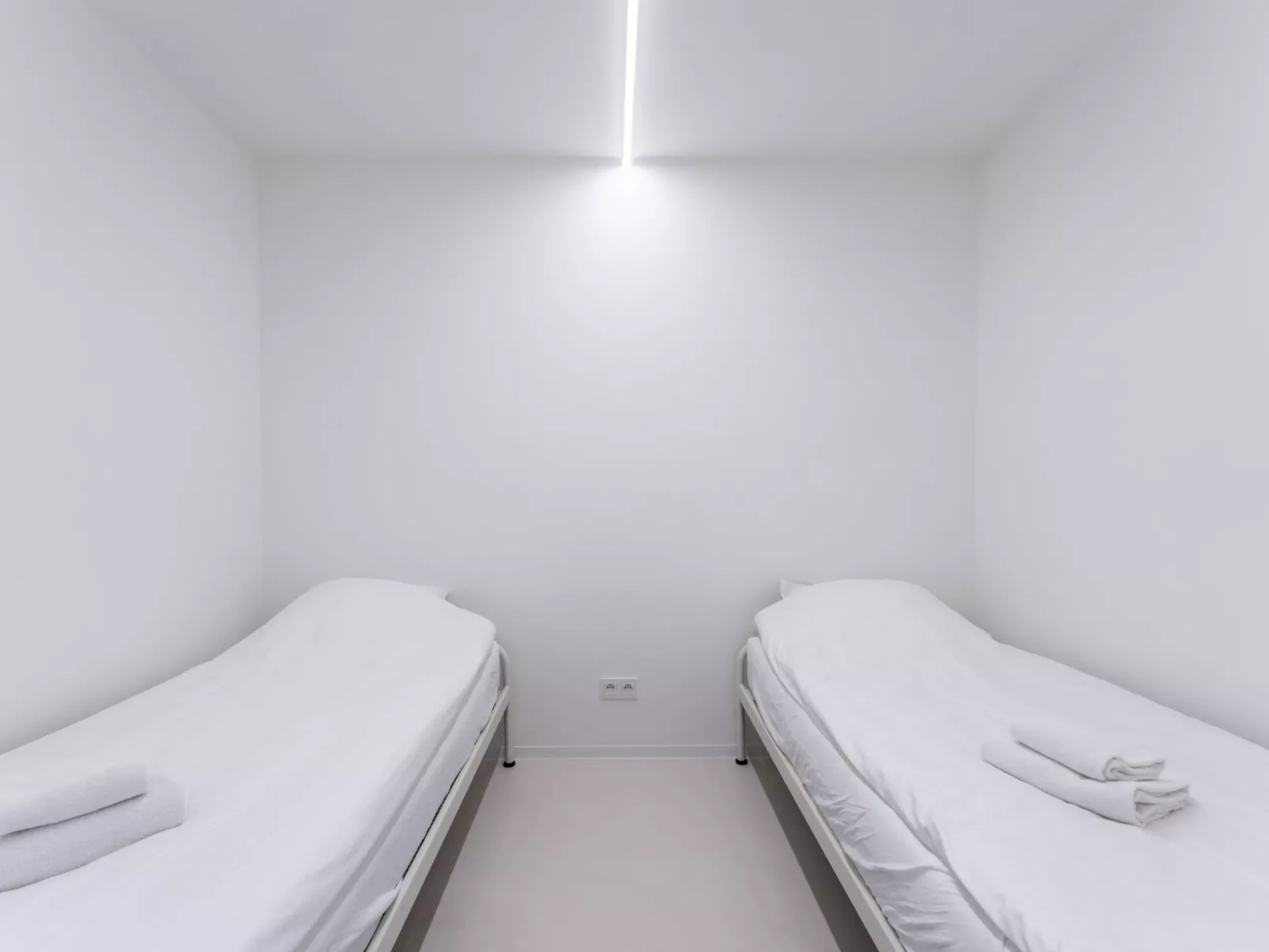 Marie Antoinette close by the sea-Inside