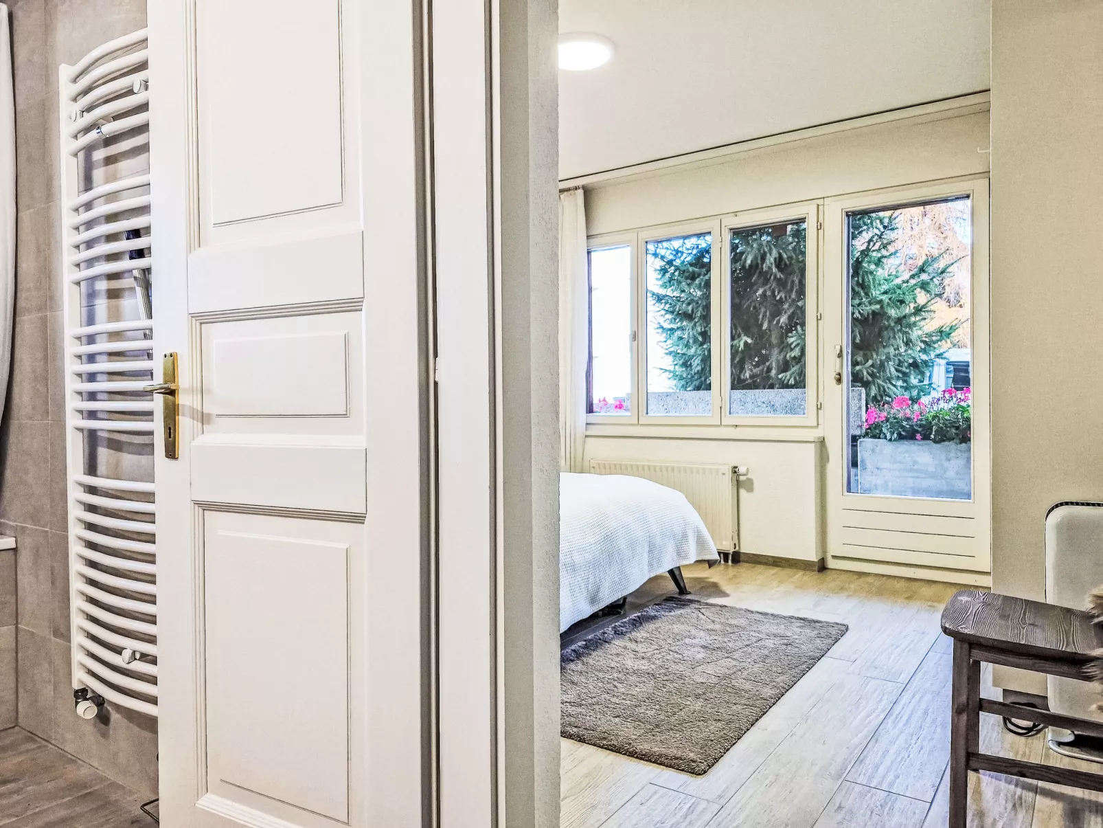 Ambassador 2/1-Inside