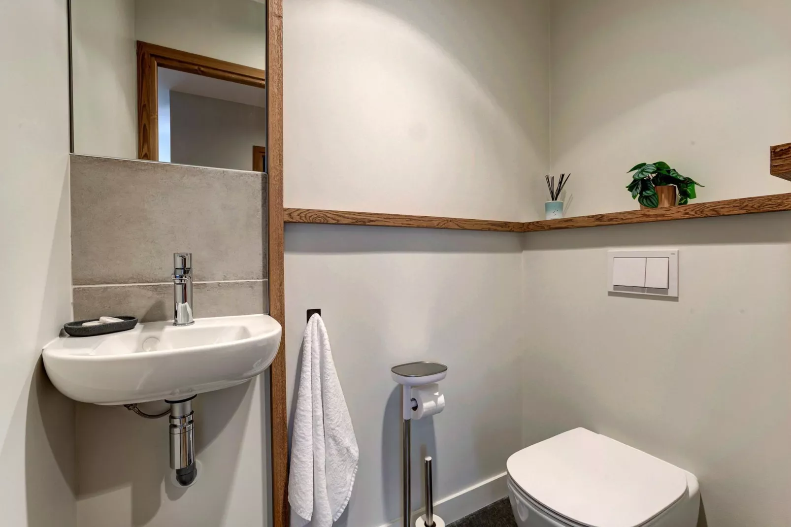 White Pearl A12-Badezimmer