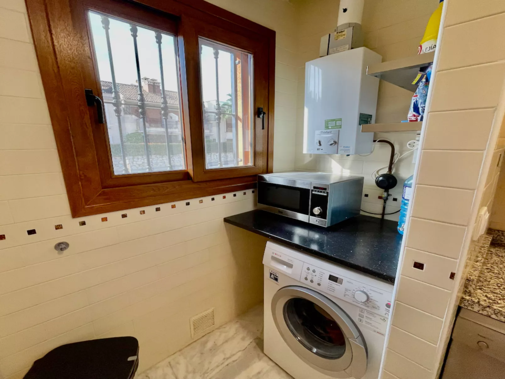 La Finca Frontline-Drinnen