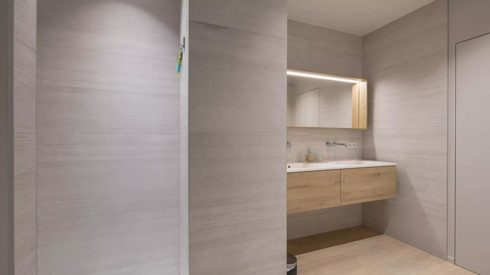 Wimbledon Westende - 0306-Bathroom