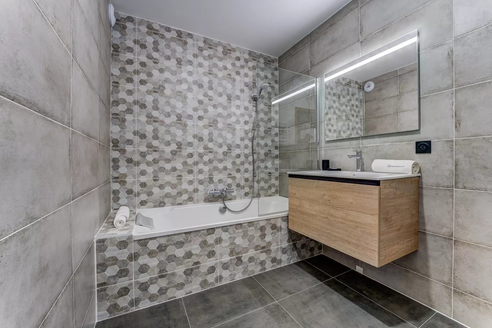 White Pearl A04-Badezimmer