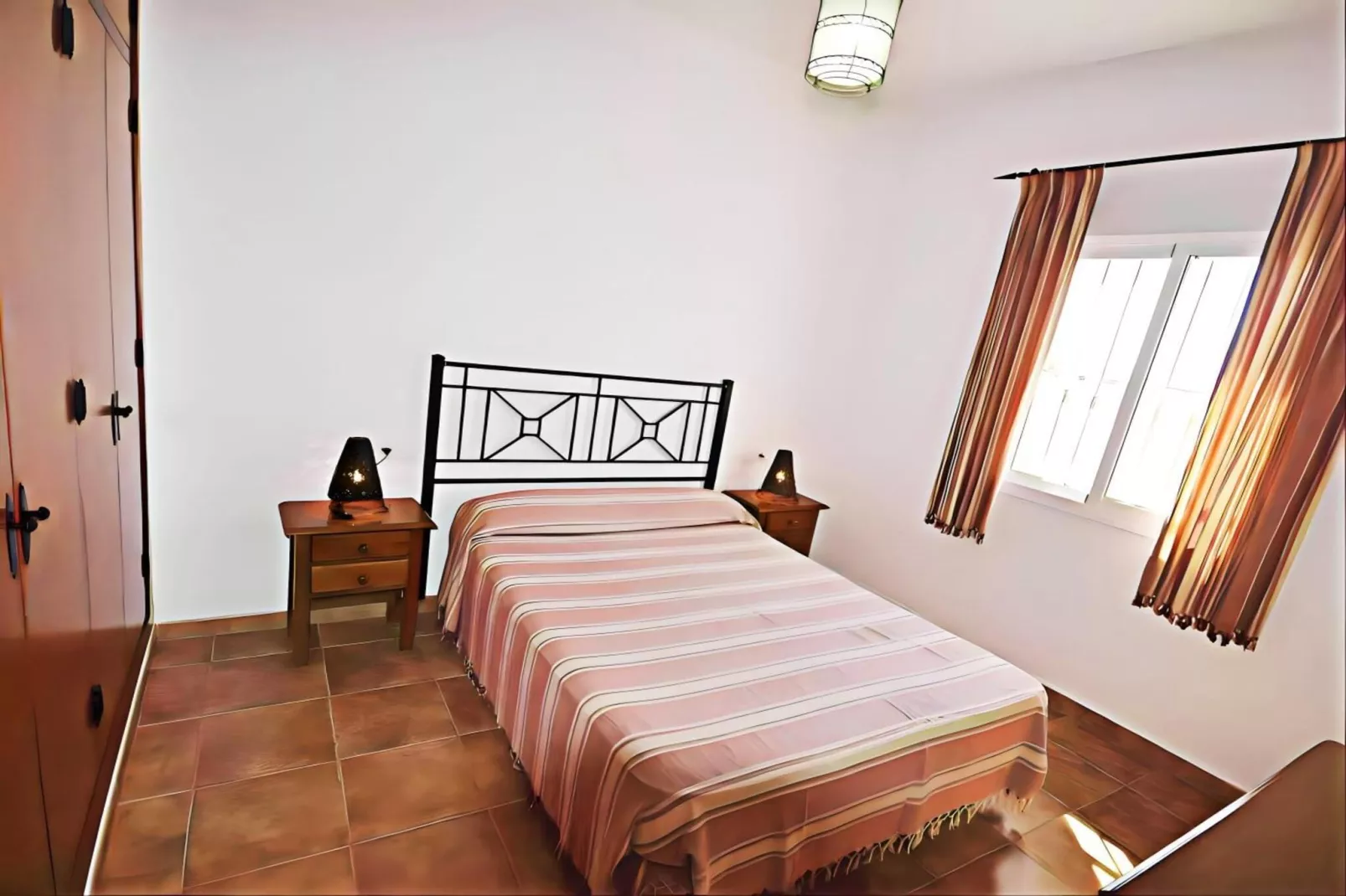 1780-+34636792434-Chambre