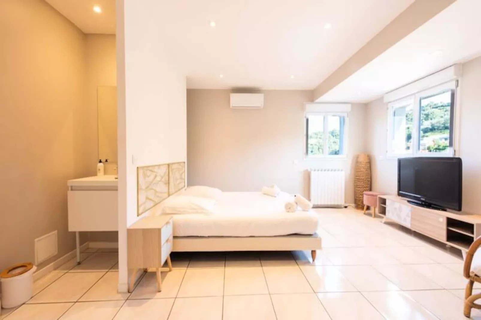 Résidence Villa 330m2, 6 Chambres, Piscine Chauff&eacute;e Jacuzzi-Untagged