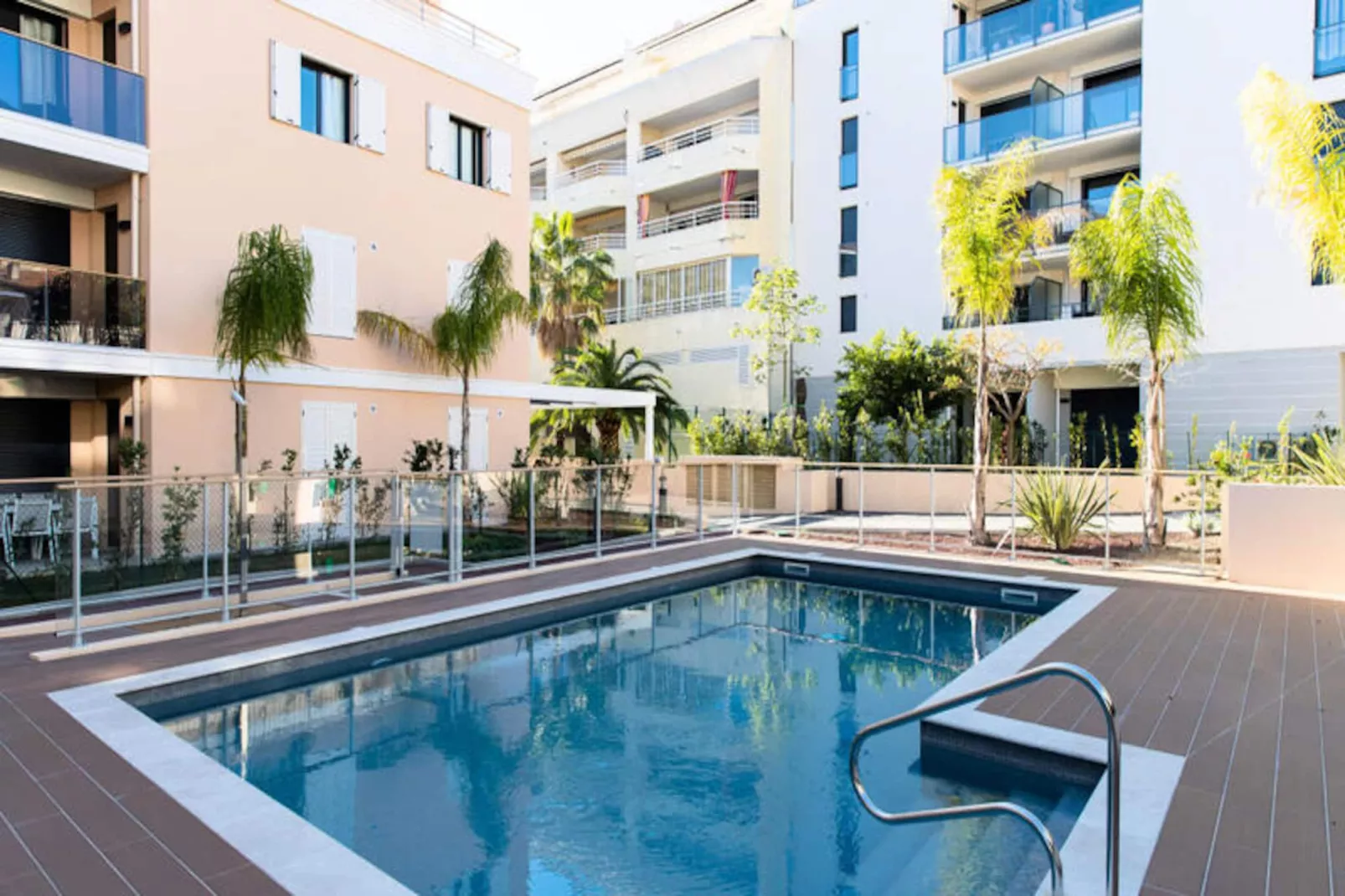 Résidence 3 Pièces Moderne Avec Piscine Au Palm Beach-Untagged