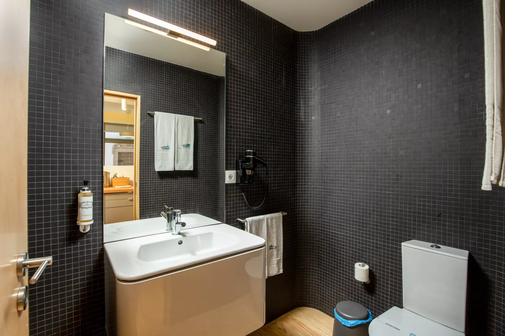 Feel Porto Codeçal Studio 1.2-Badezimmer