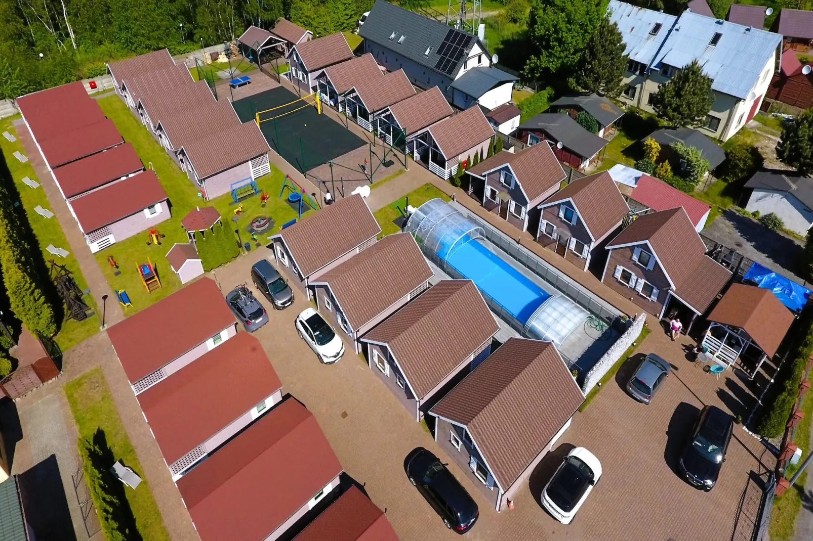 Domy wakacyjne w Międzyzdrojach z podgrzewanym basenem-Außenbereich Sommer