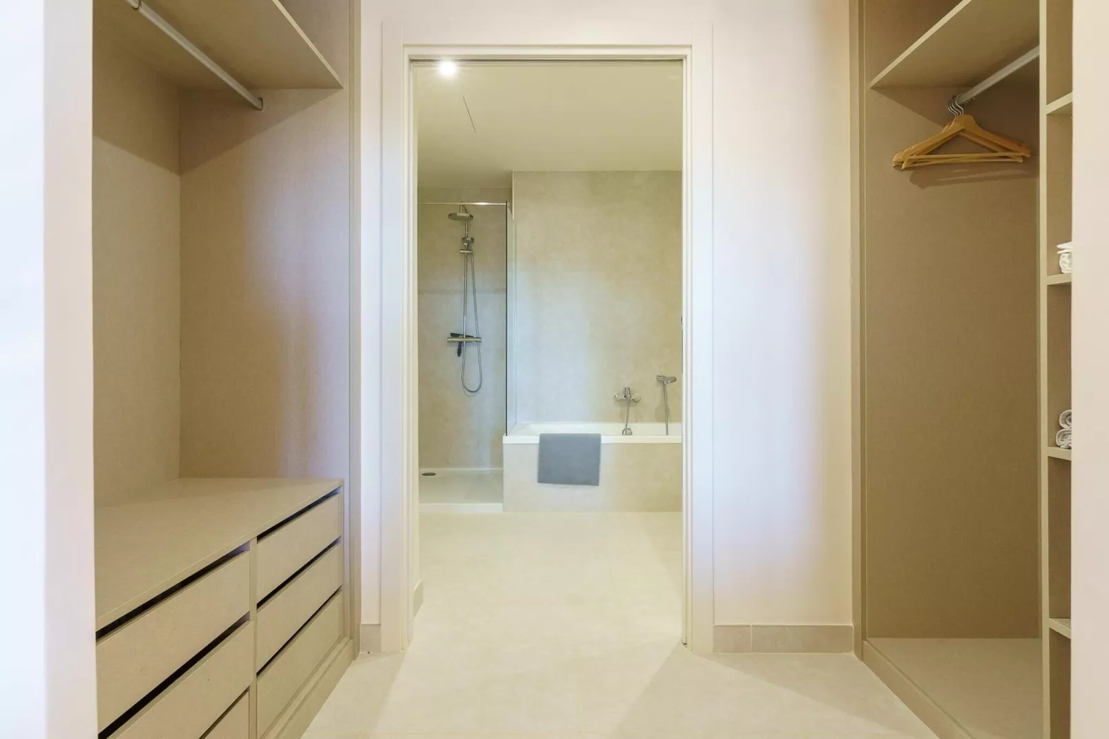 CT 158 - Lotus Jardinana-Chambre