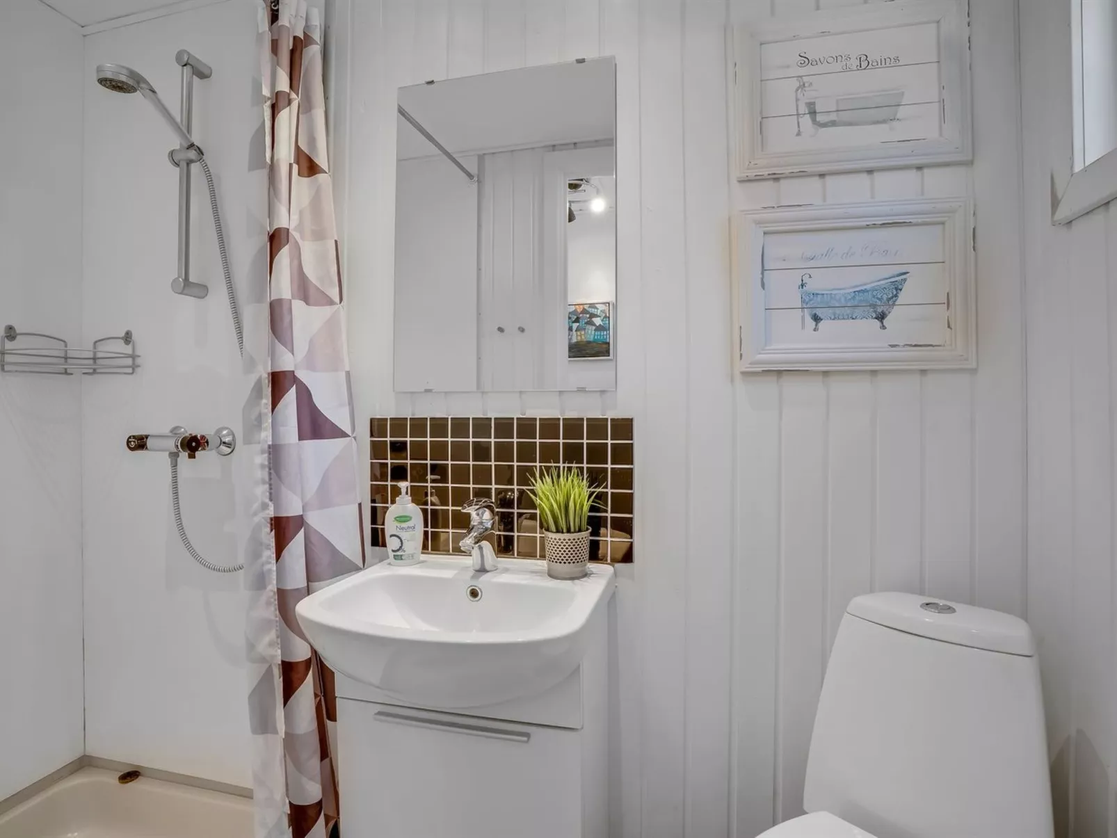 "Eleen" - 100m to the fjord-Drinnen