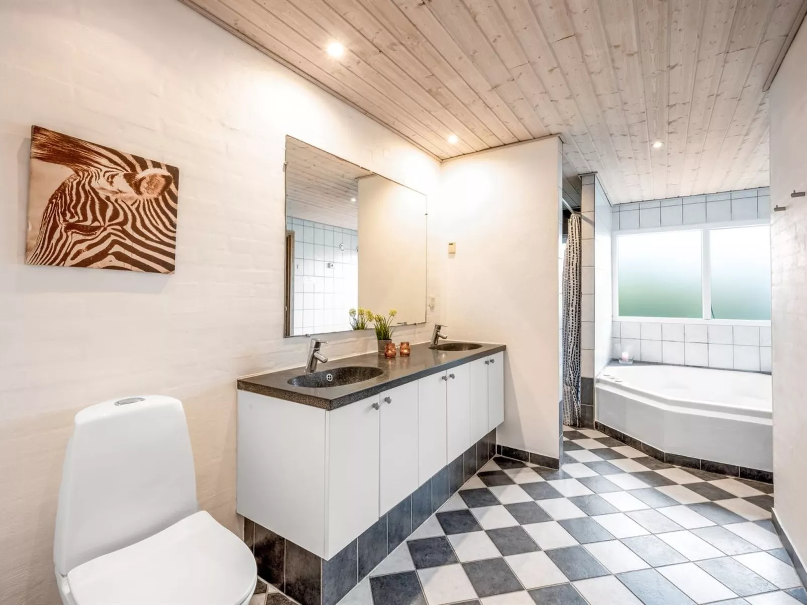 "Temjana" -  from the sea-Inside