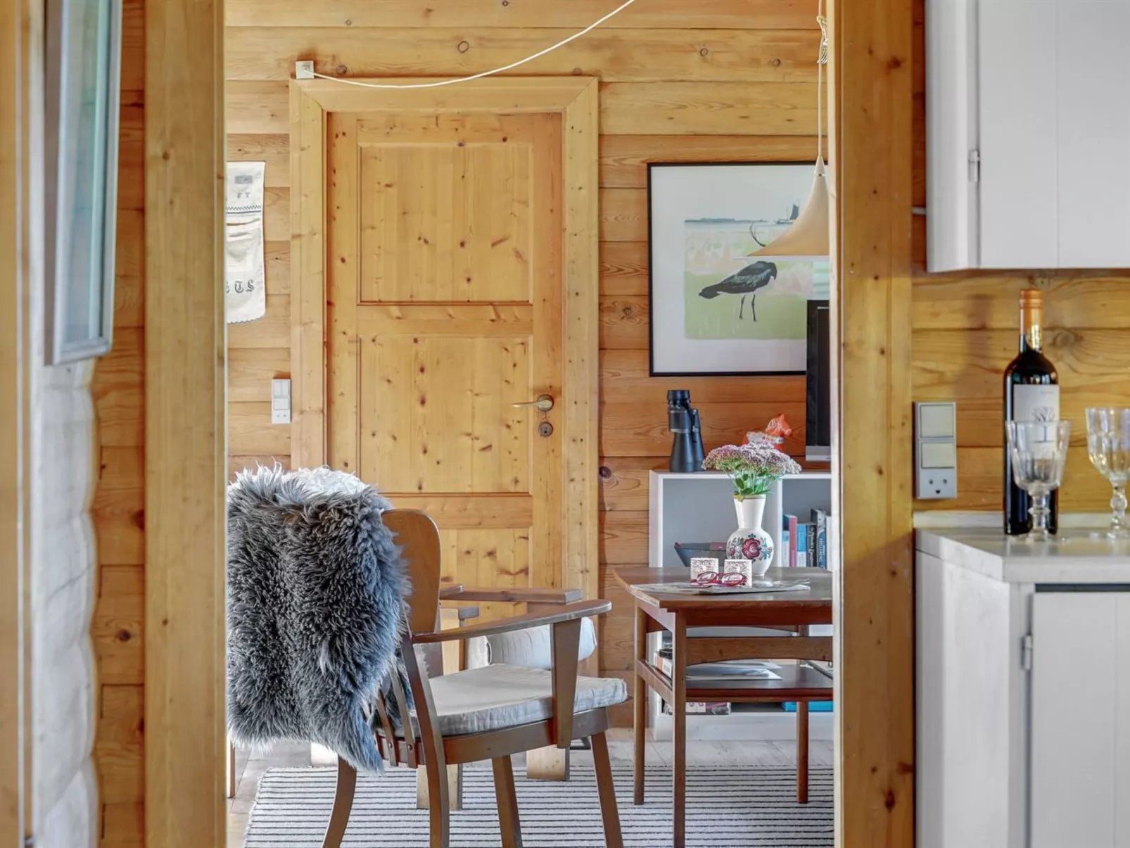 "Thrine" - 100m to the fjord-Inside