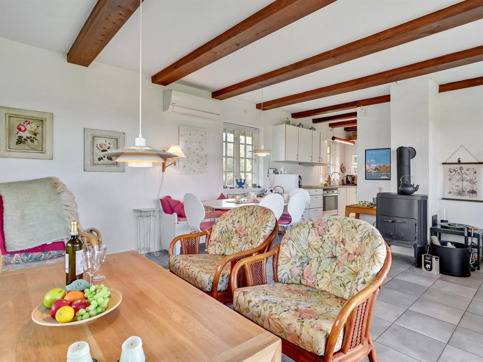 "Tordis" - 300m to the fjord-Drinnen