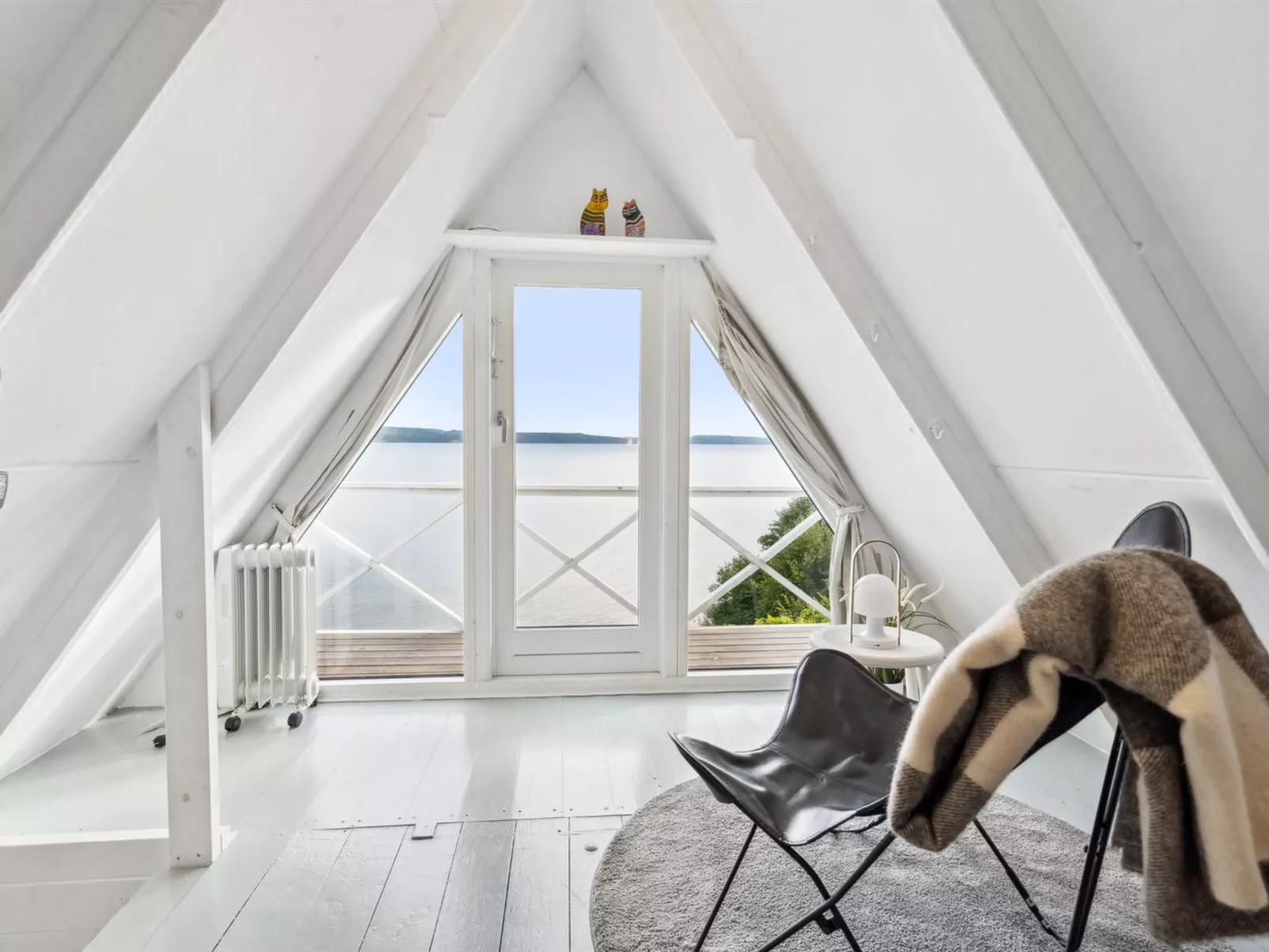 "Fifi" - 10m to the fjord-Inside