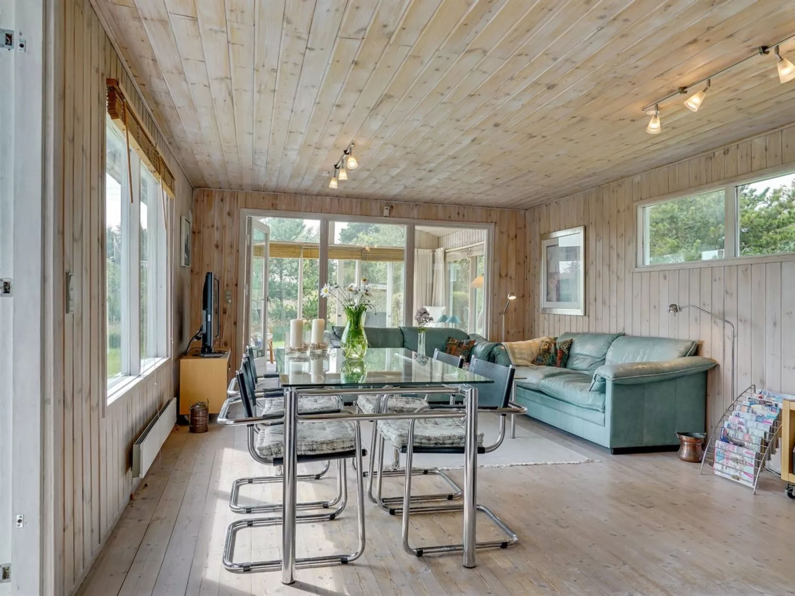 "Glum" - 300m from the sea-Inside