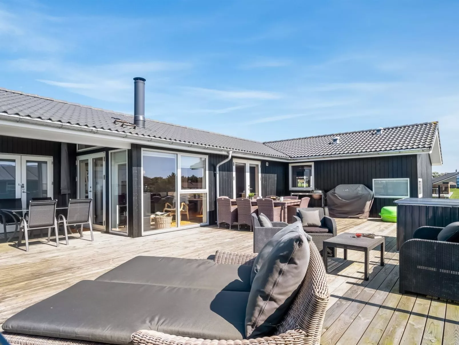 "Ginia" - 150m to the fjord-Draußen