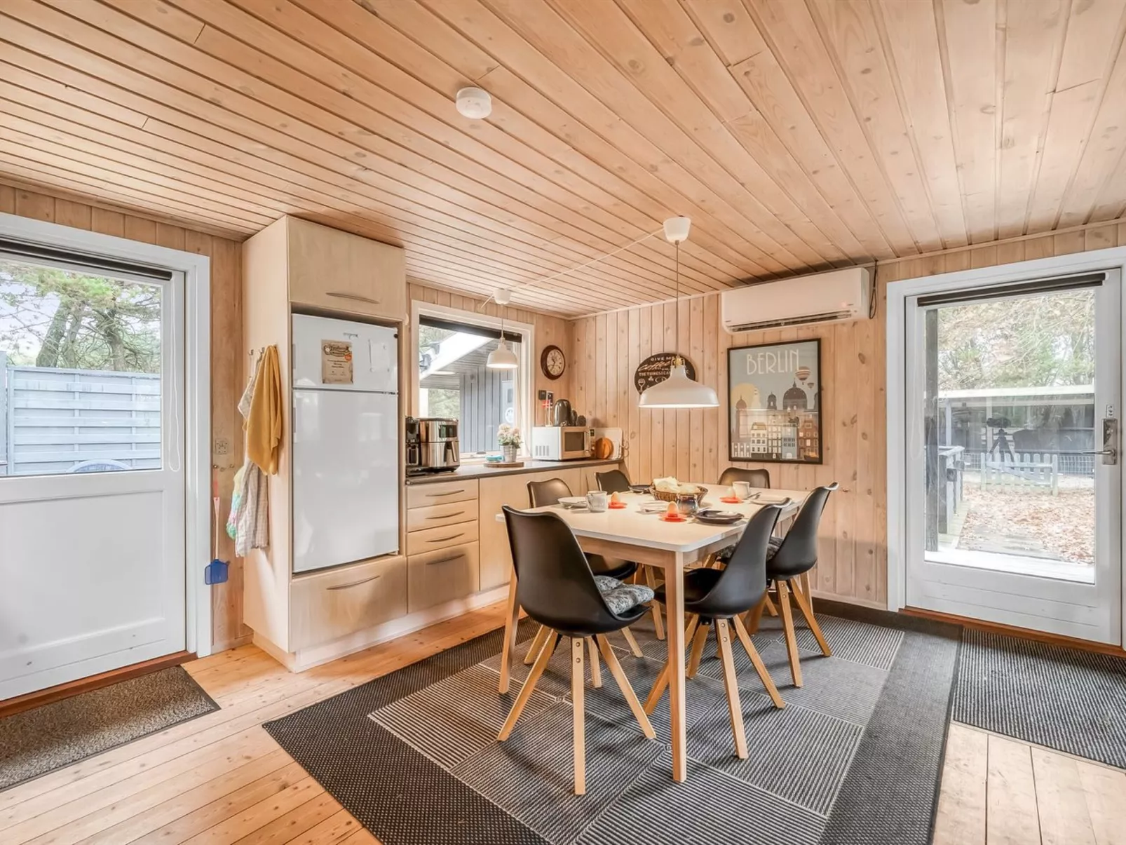 "Toimi" - 500m to the fjord-Inside