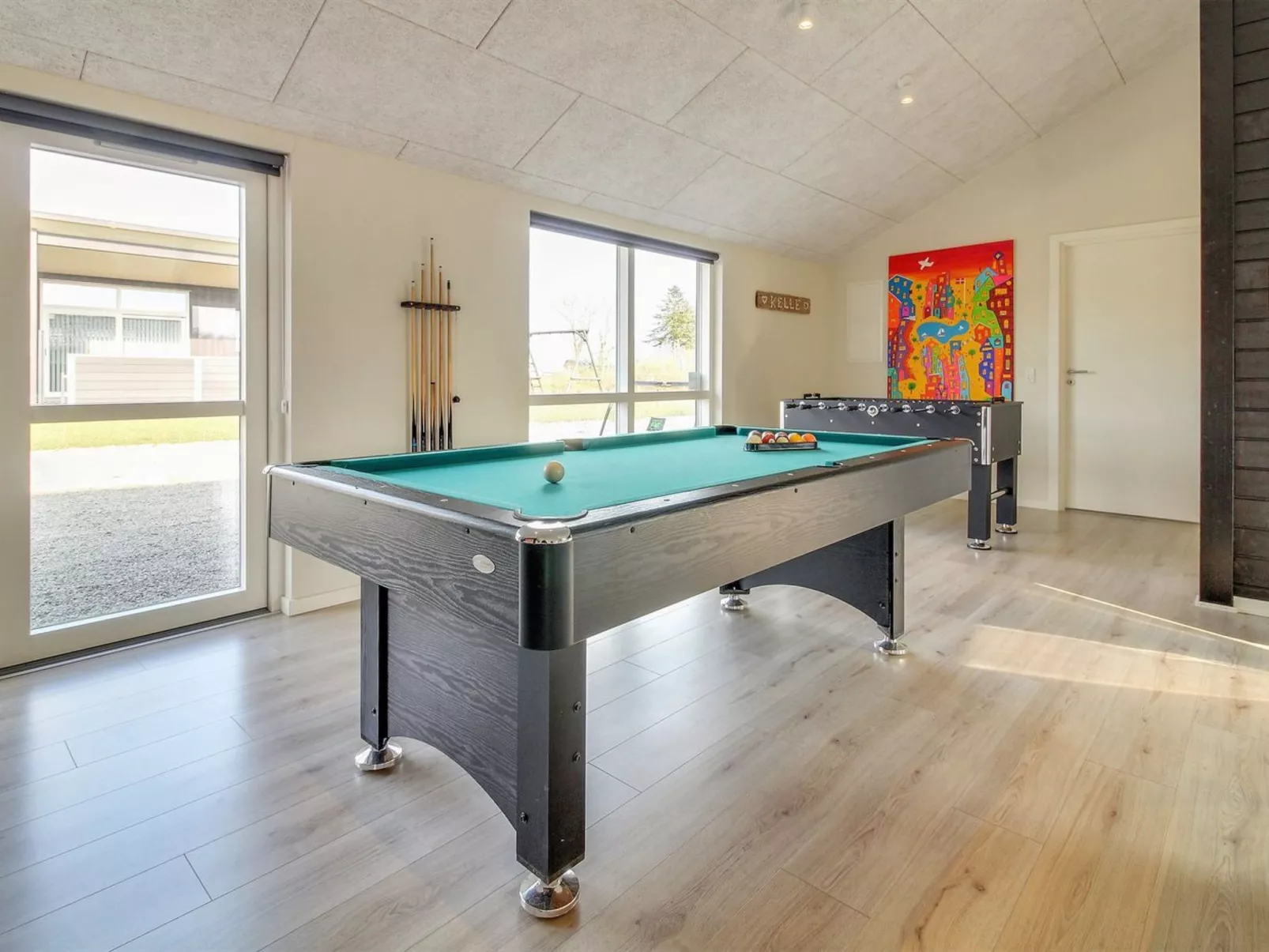 "Yakari" - 300m from the sea-Inside