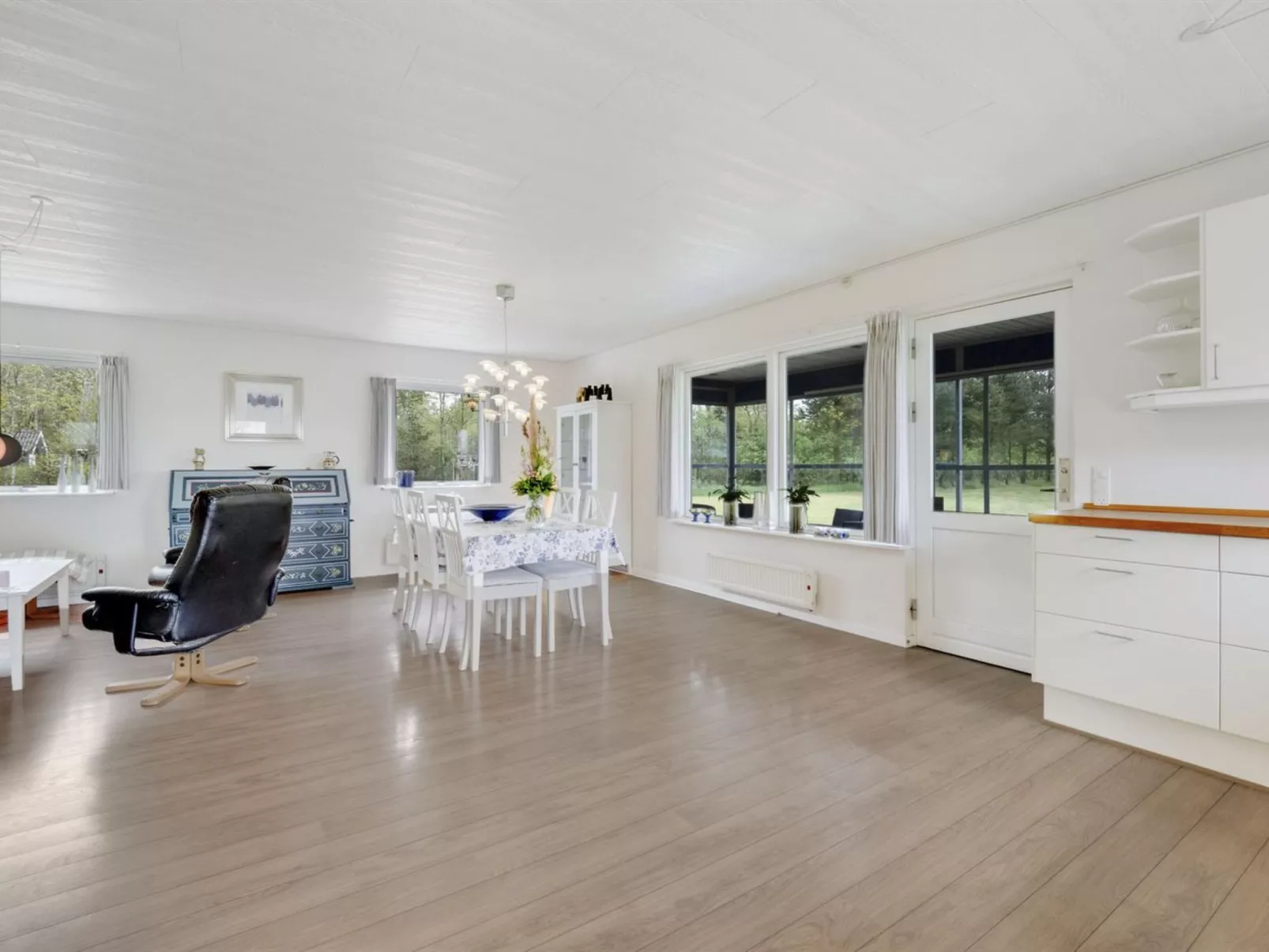 "Mikkeline" - 400m to the fjord-Drinnen