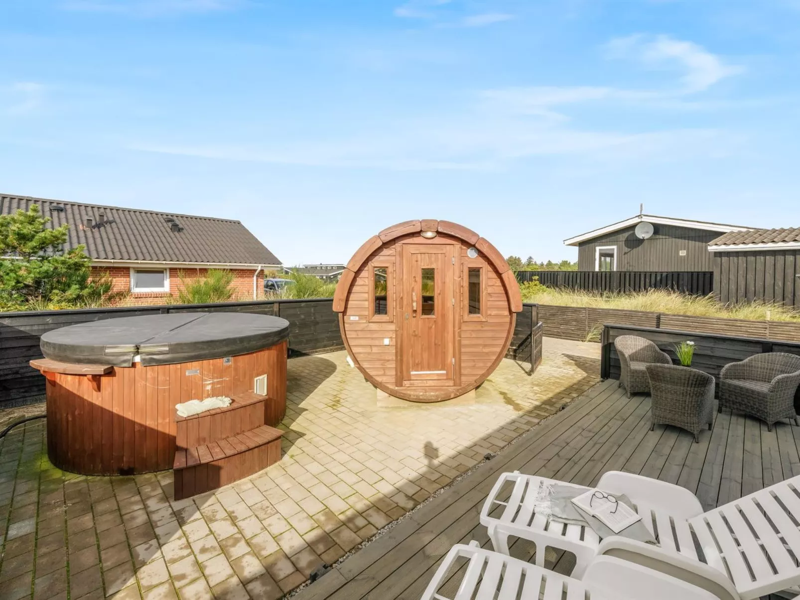 "Teoline" - 500m to the fjord-Drinnen