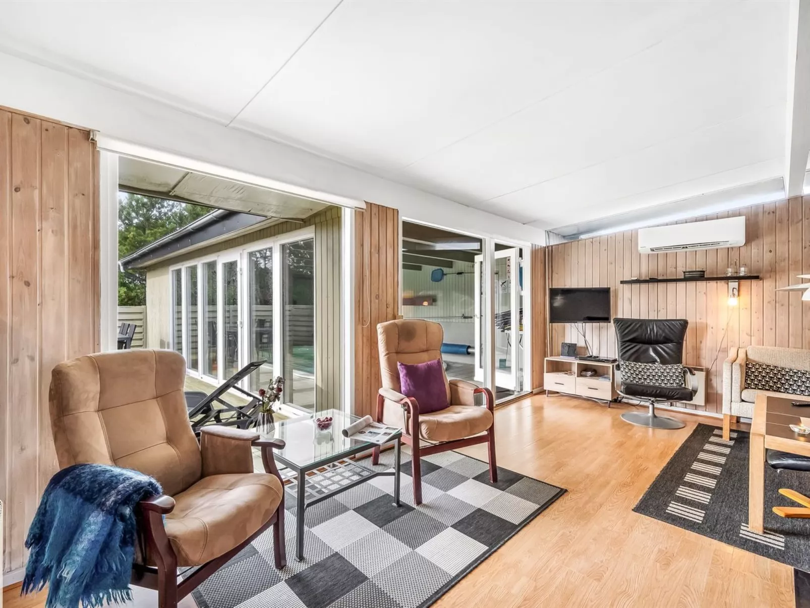 "Yorik" - 800m from the sea-Inside