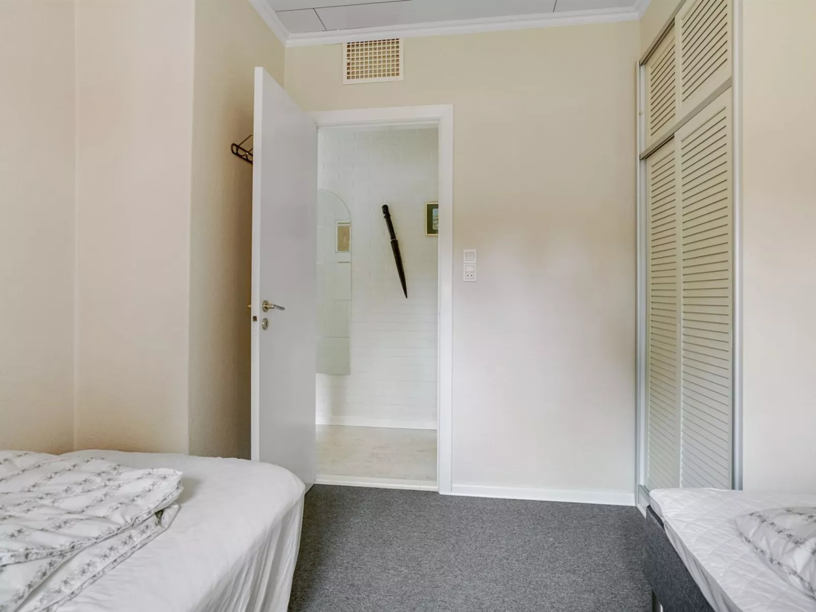 "Gwen" - 2.7km from the sea-Dedans