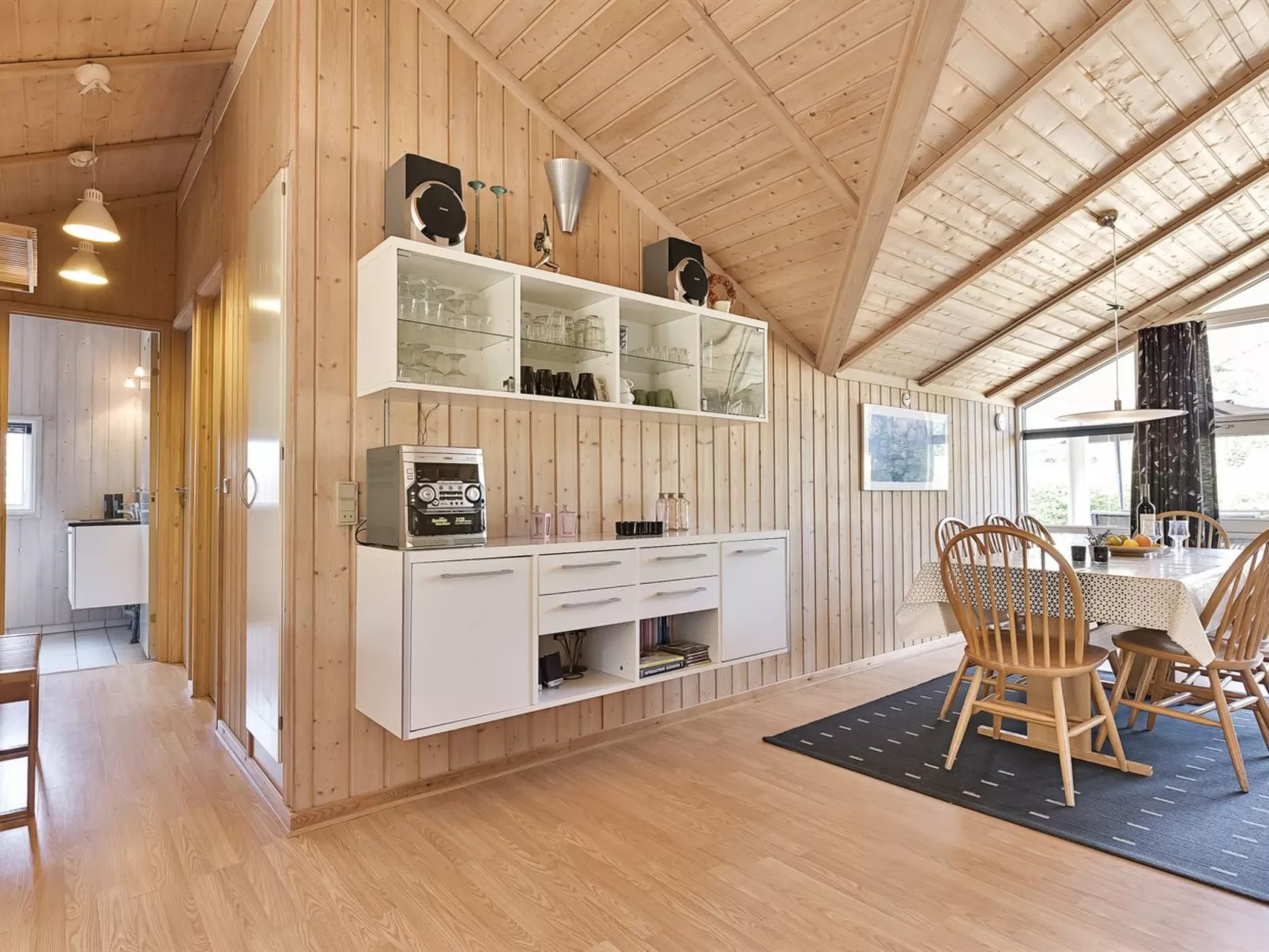 "Tore" - 200m from the sea-Drinnen