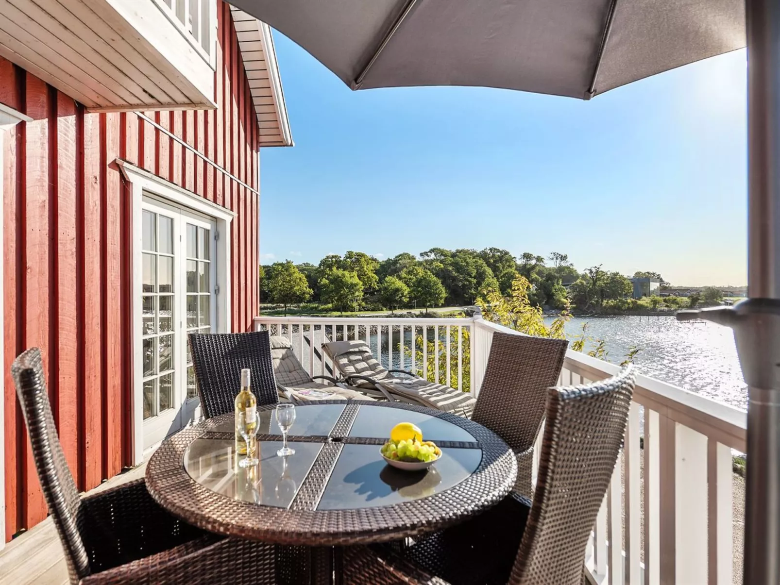 "Joar" - 5m to the fjord-Outside