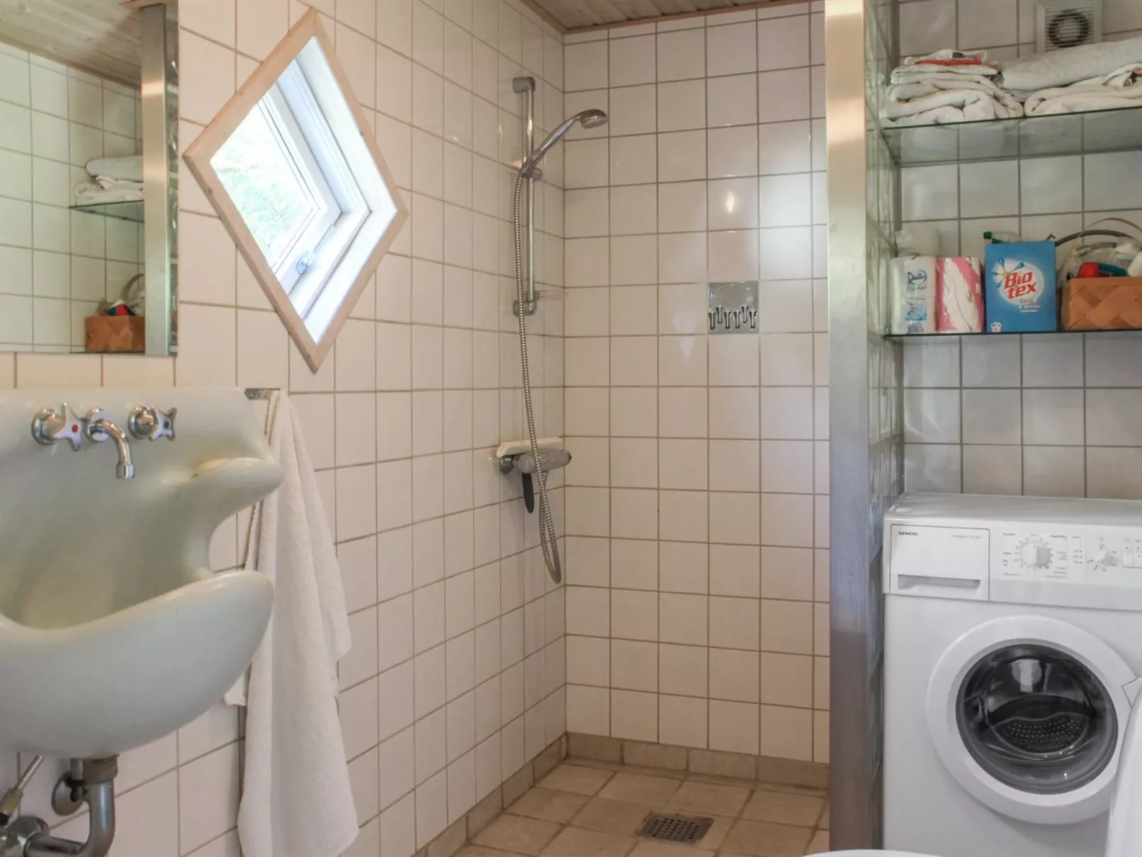 "Hatem" - 200m from the sea-Inside