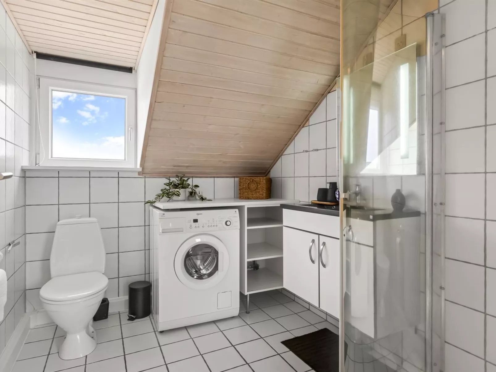 "Drita" - 2.3km from the sea-Drinnen