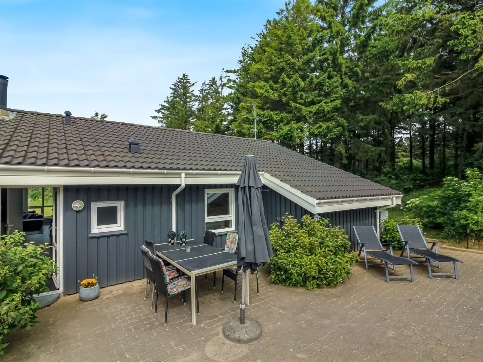 "Aniki" - 1.4km from the sea-Outside