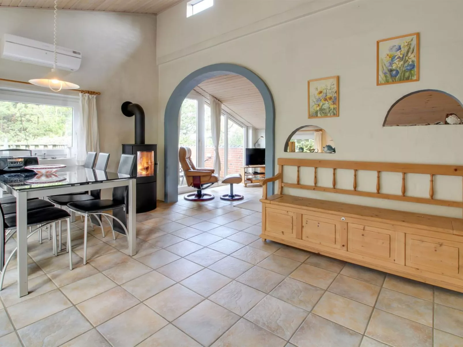 "Elsy" - 2.6km from the sea-Drinnen