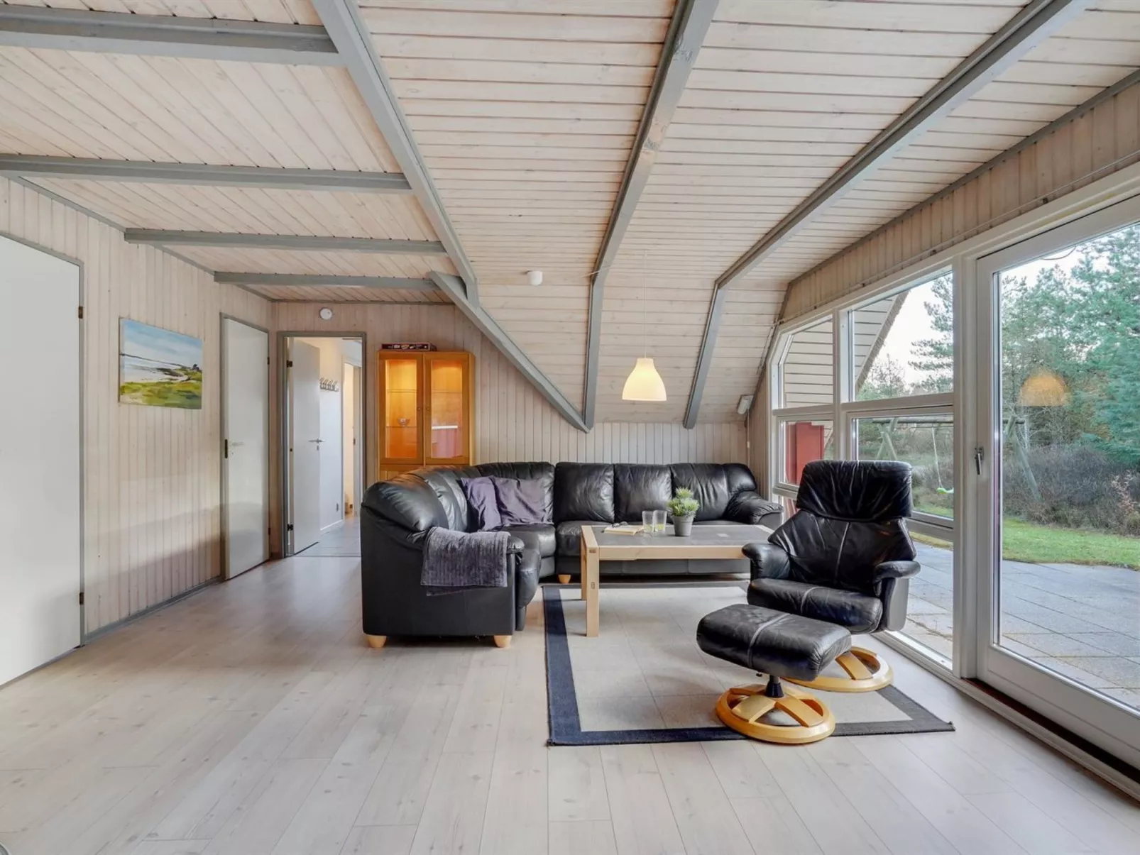 "Gunlög" - 3.1km from the sea-Drinnen