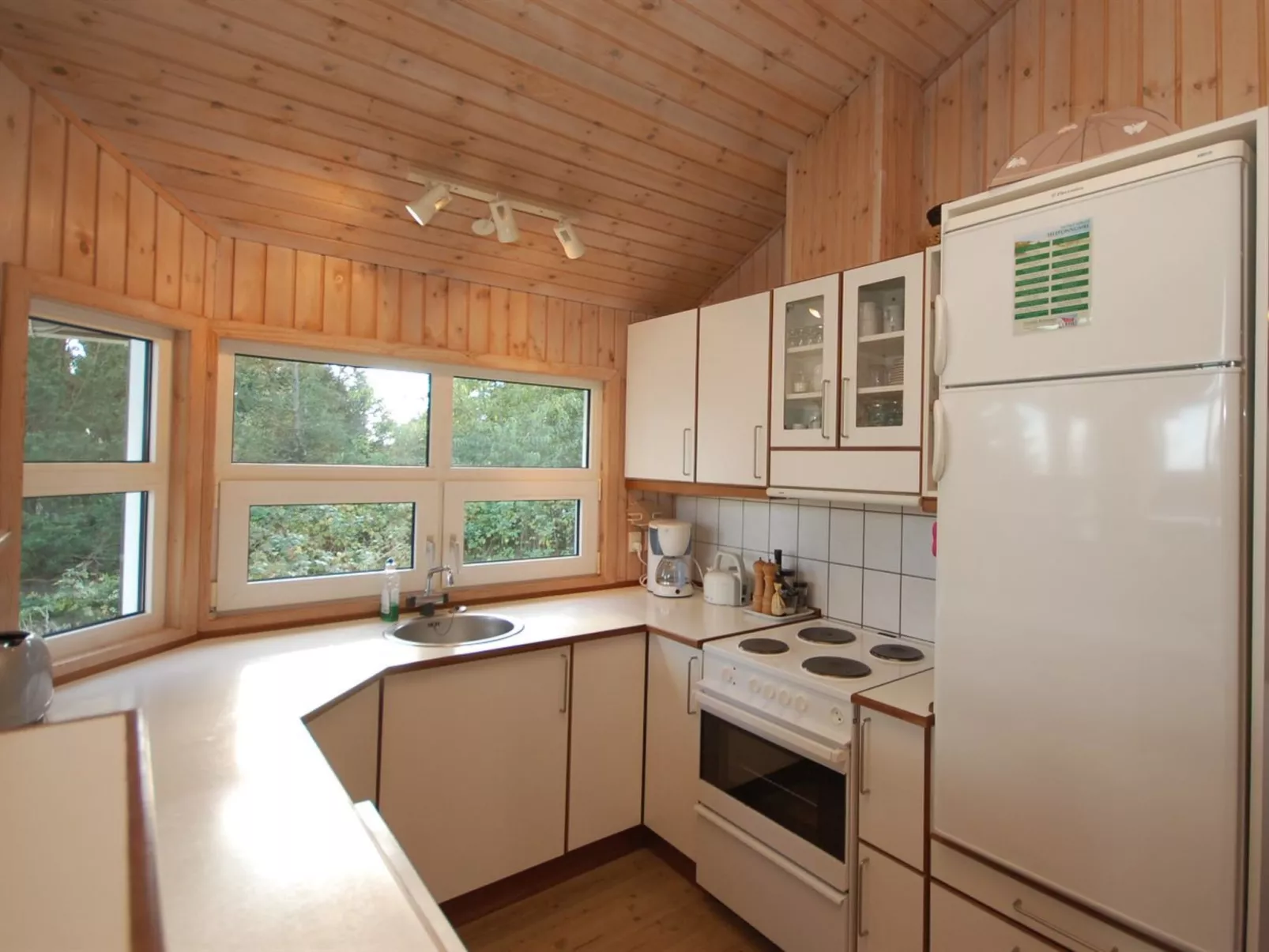 "Jaakob" - 4km from the sea-Drinnen