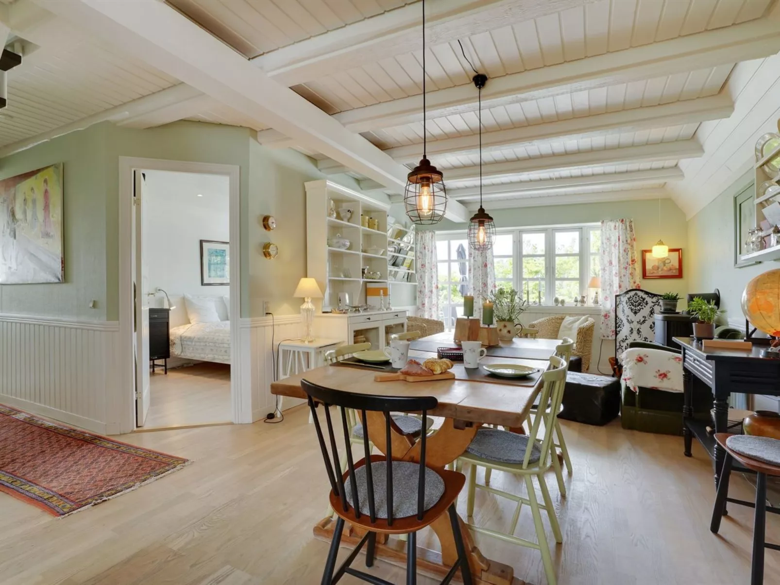 "Tamer" - 500m to the fjord-Drinnen