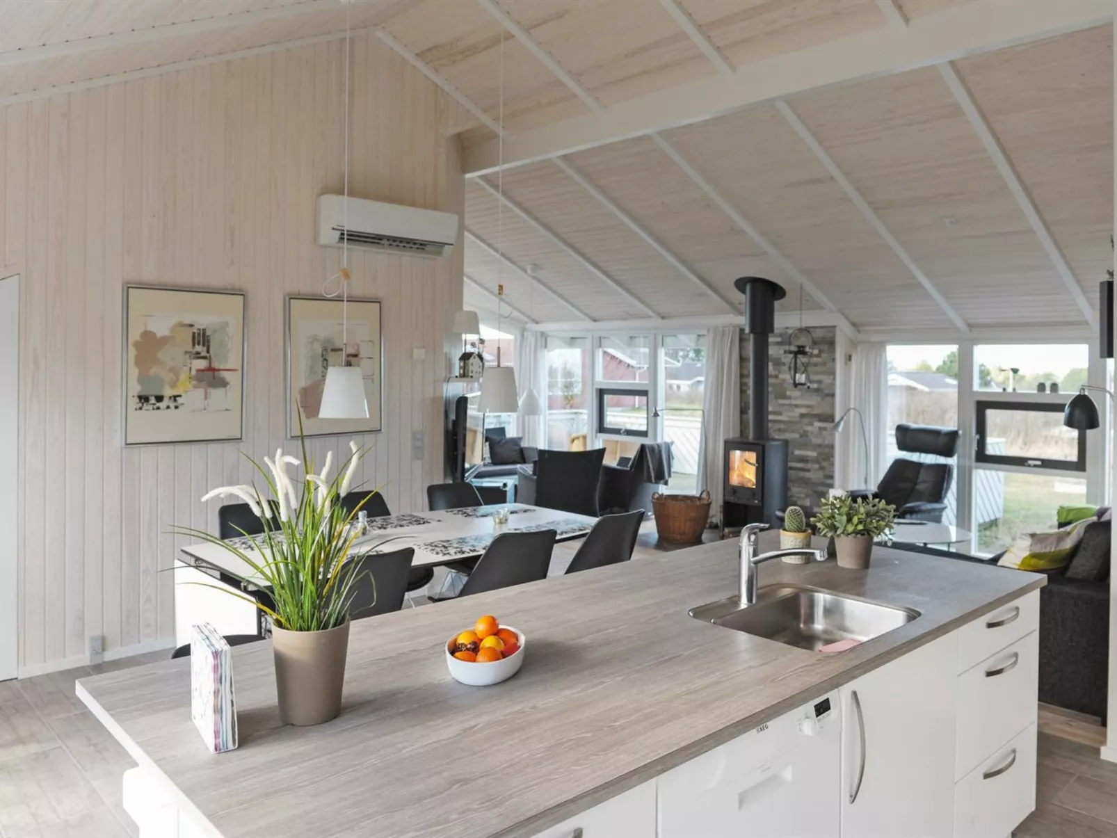 "Mathias" - 625m from the sea-Drinnen