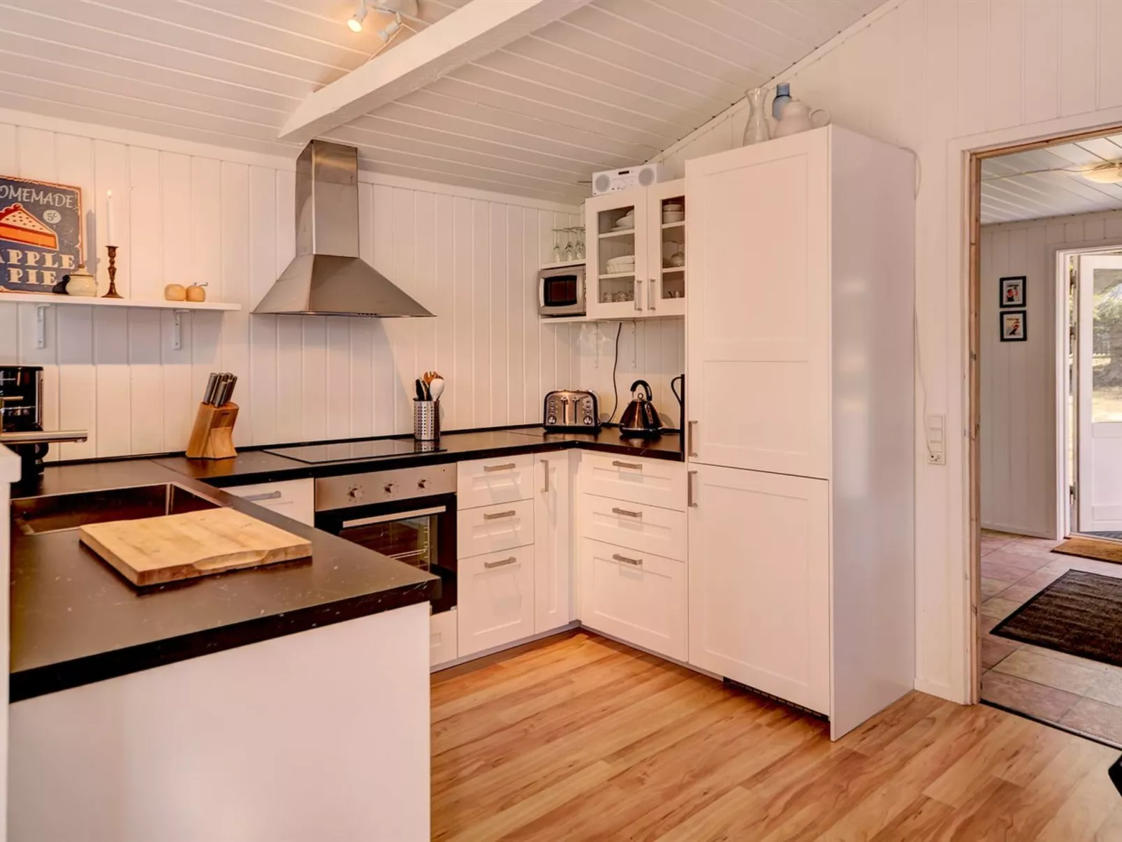 "Bylgja" - 1.7km from the sea-Dedans