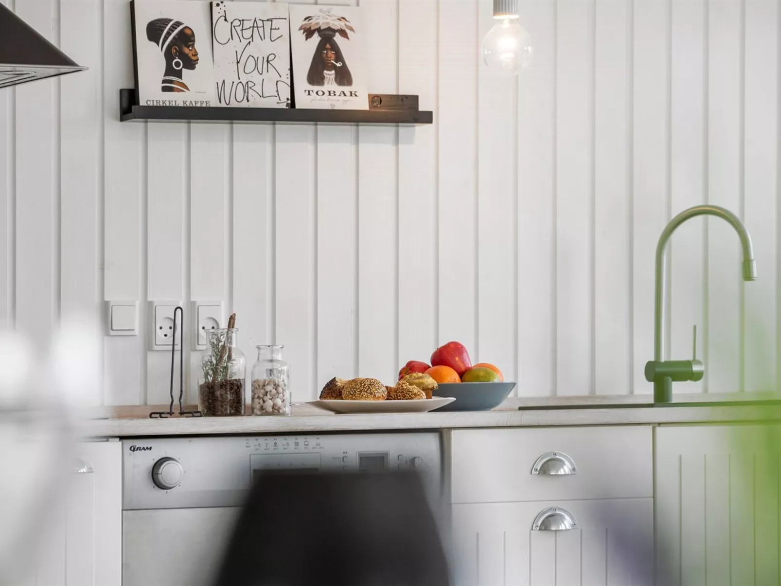 "Elain" -  from the sea-Inside