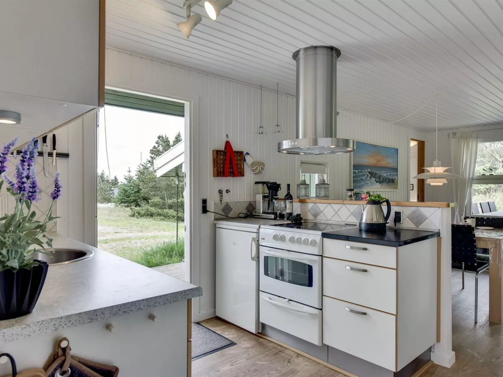 "Tjordis" - 600m to the fjord-Dedans