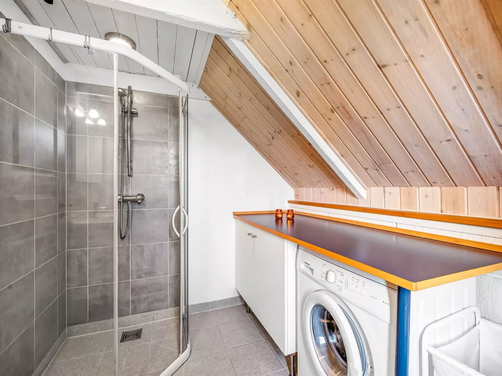 "Hemfrith" - 800m to the fjord-Dedans