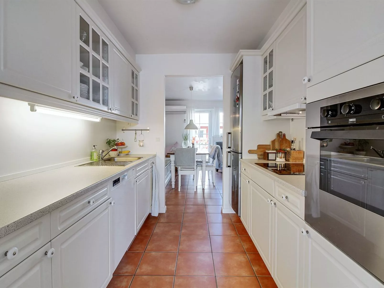 "Vinny" - 1.2km from the sea-Dedans