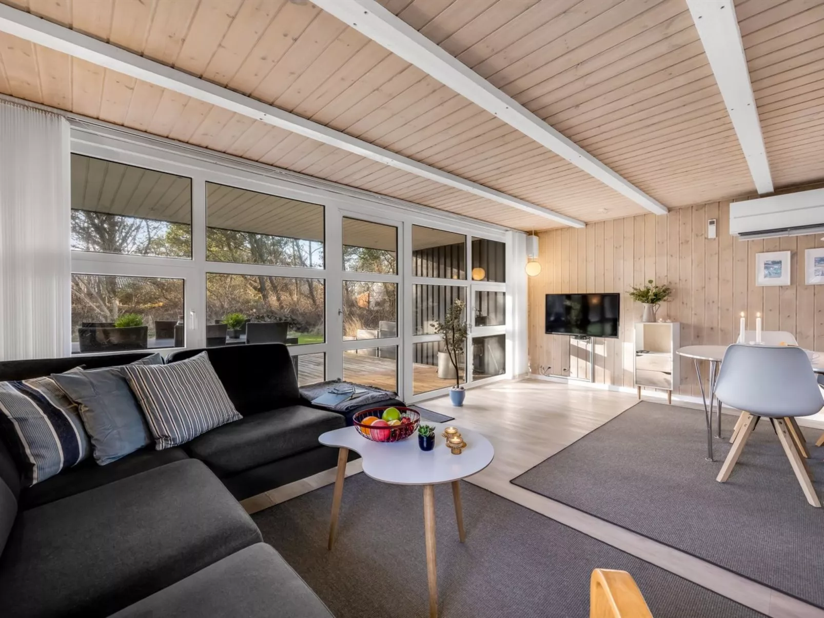 "Yuma" - 1km from the sea-Inside