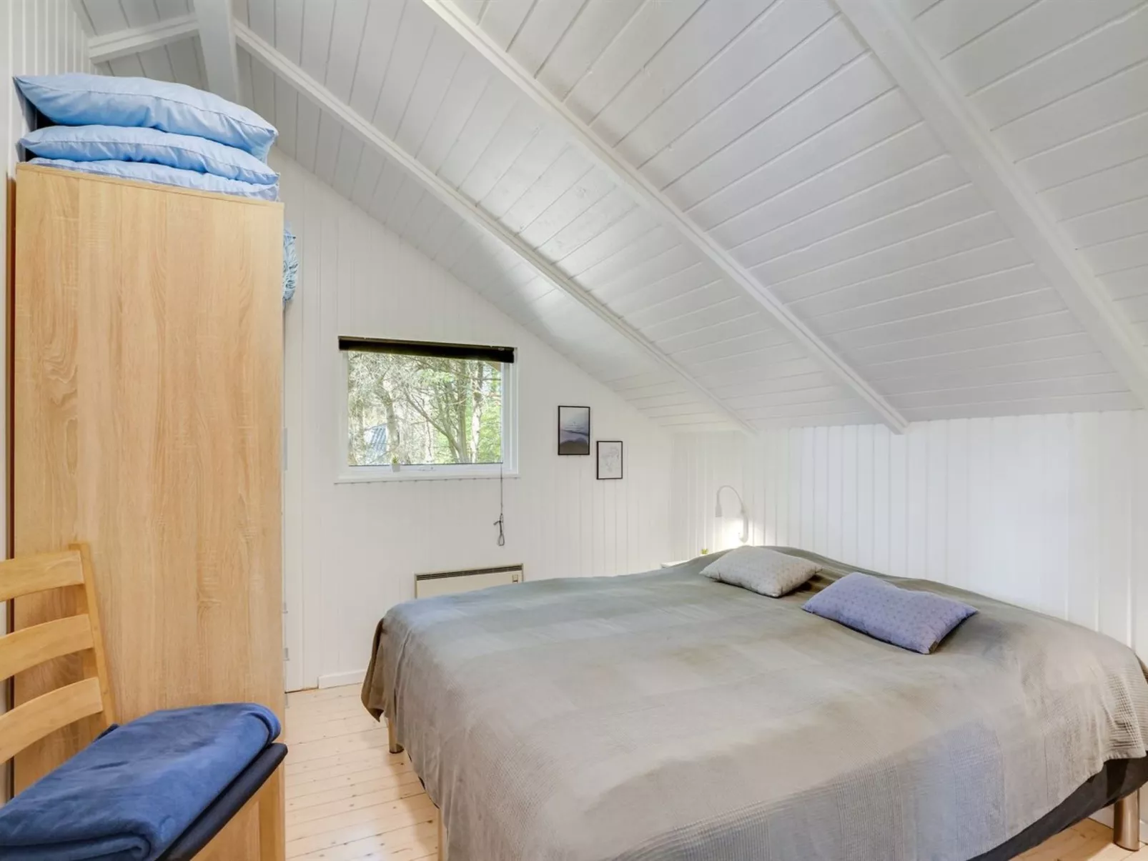 "Hjalmara" - 900m from the sea-Inside