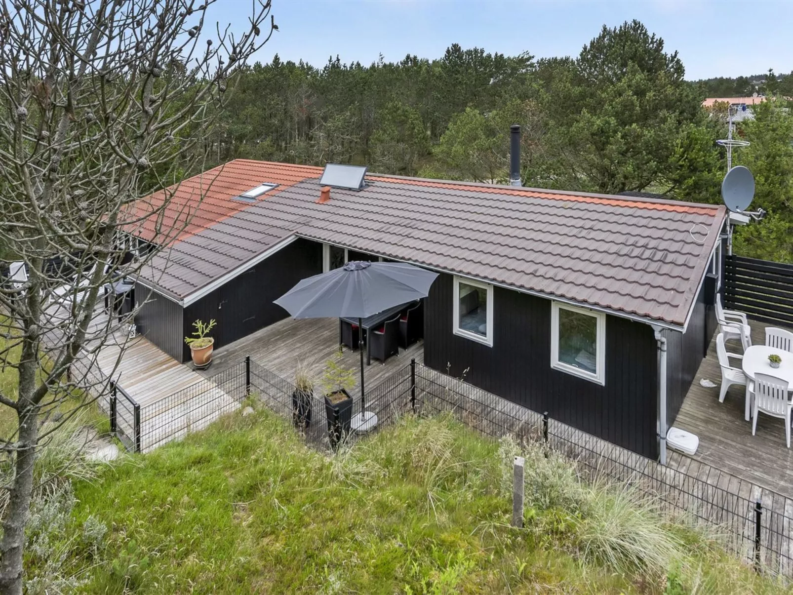 "Emeline" - 1.7km from the sea-Outside