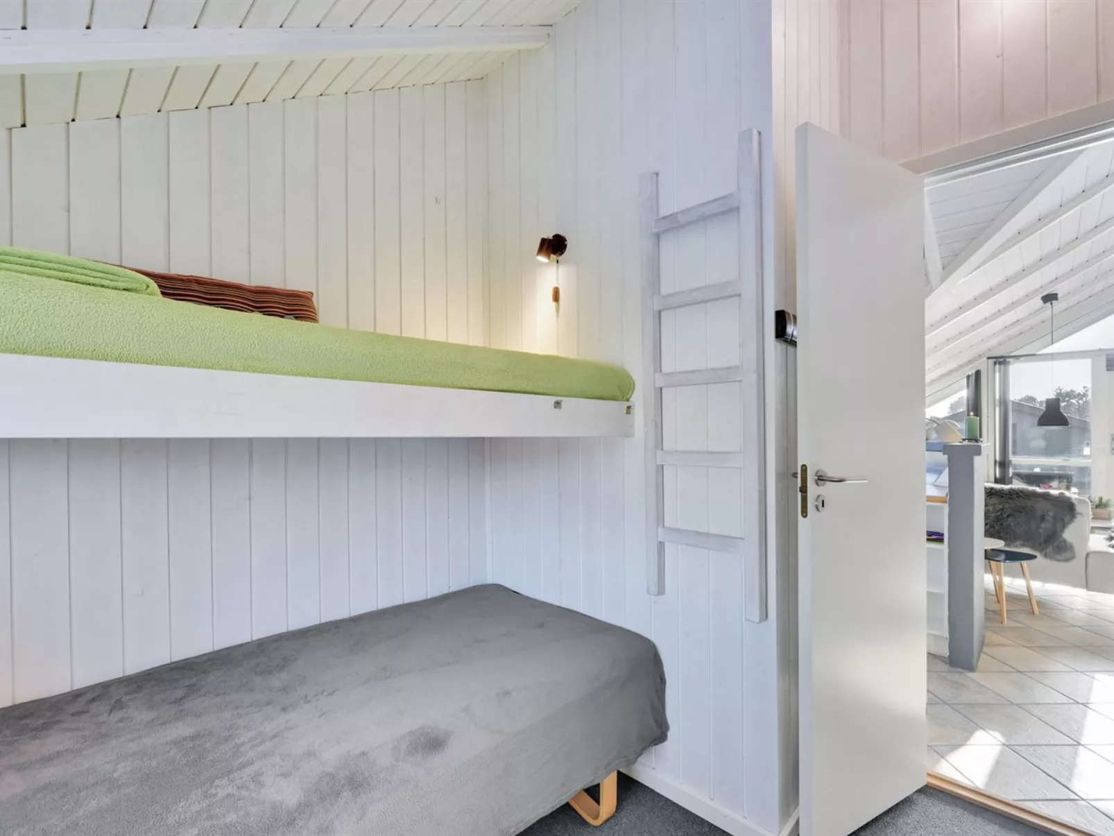 "Cyrill" - 250m to the fjord-Dedans