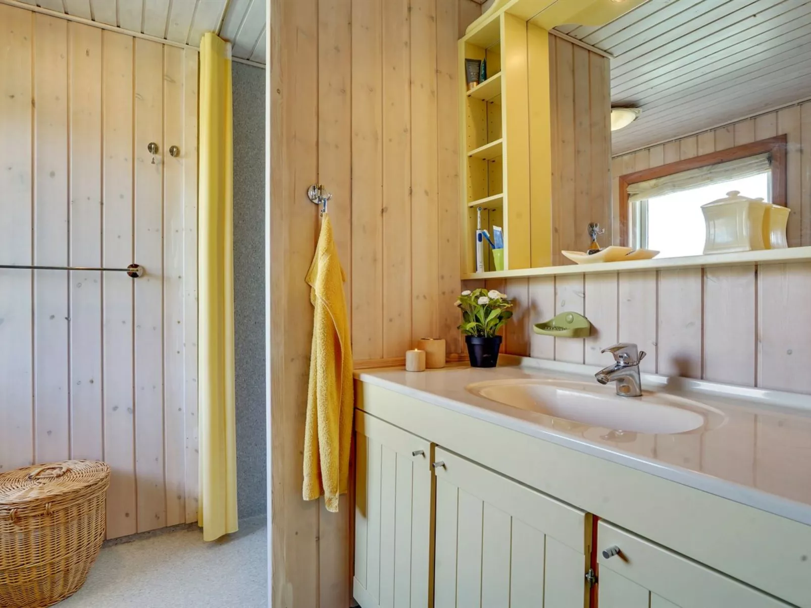 "Edna" - 800m from the sea-Dedans